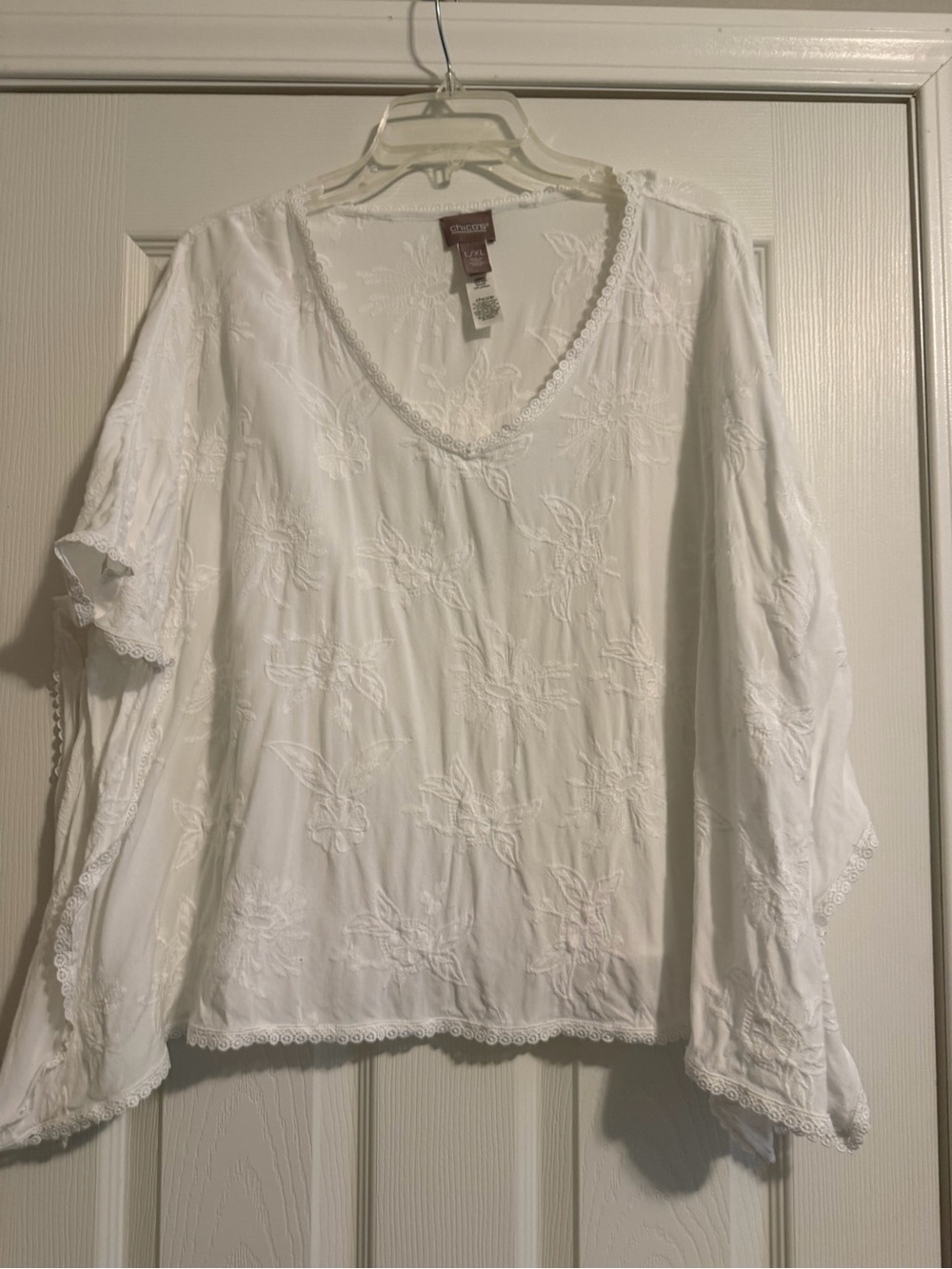 Chico's White Embroidered V-Neck Women's Blouse